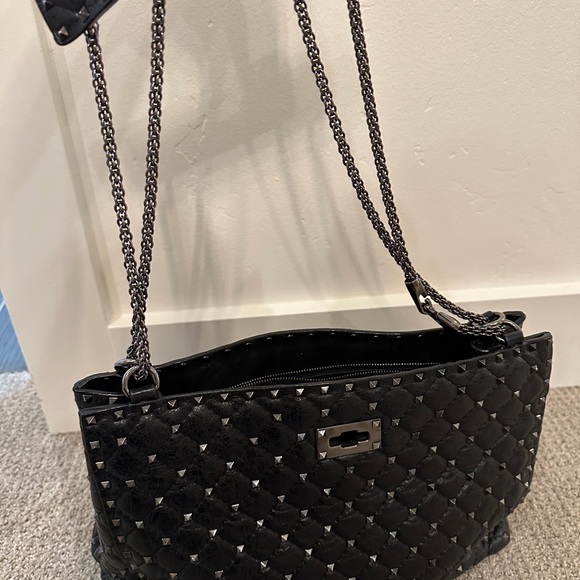 Valentino Garavani Rockstud Shoulder Bag – Black Leather - Picture 7 of 10